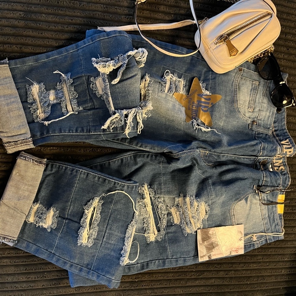 Women’s V.I.P. Jeans New W Tags Size 16 W Destructed Rolled Hem